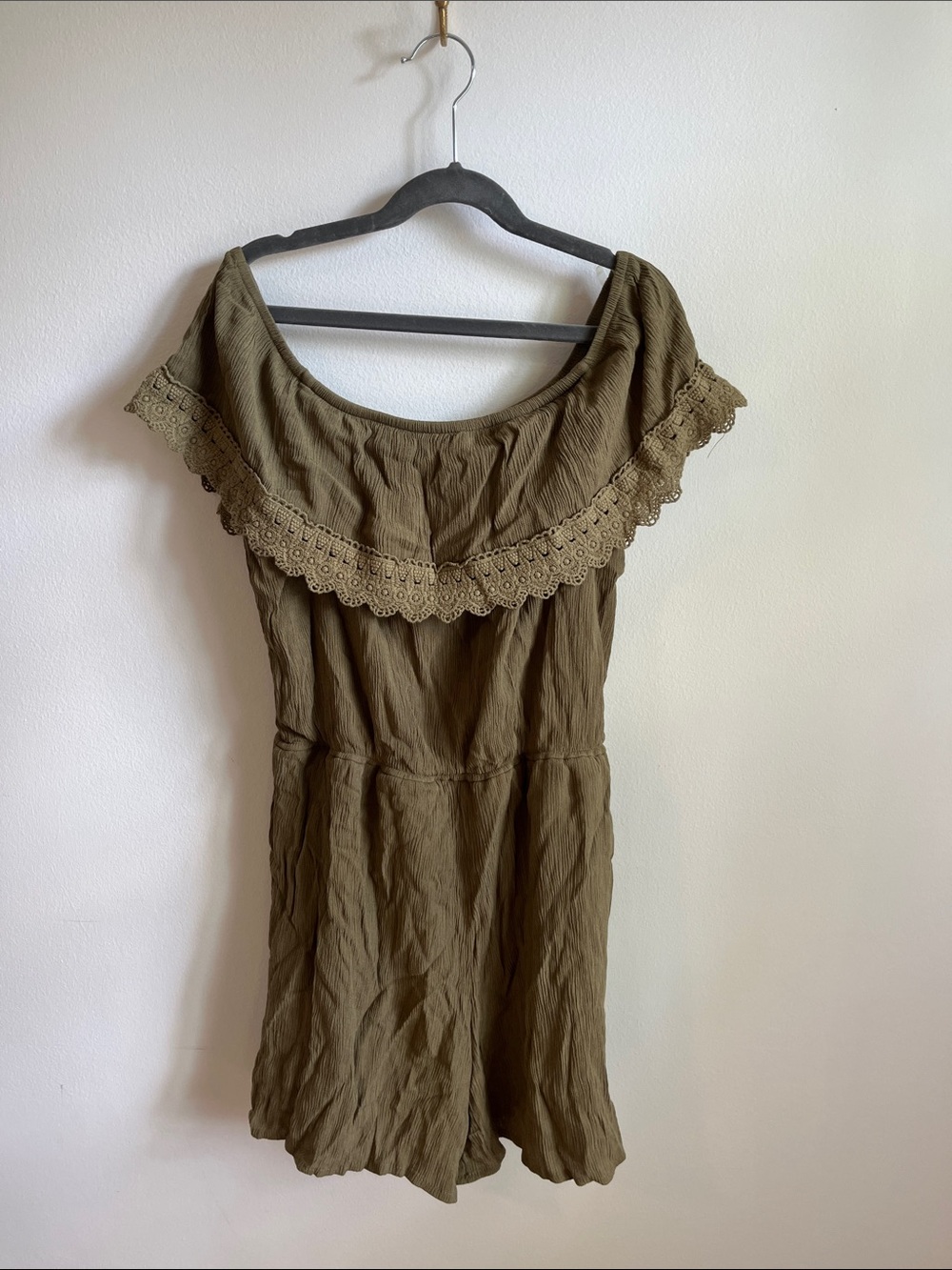 art class Olive Green Off-Shoulder Lace Ruffle Romper